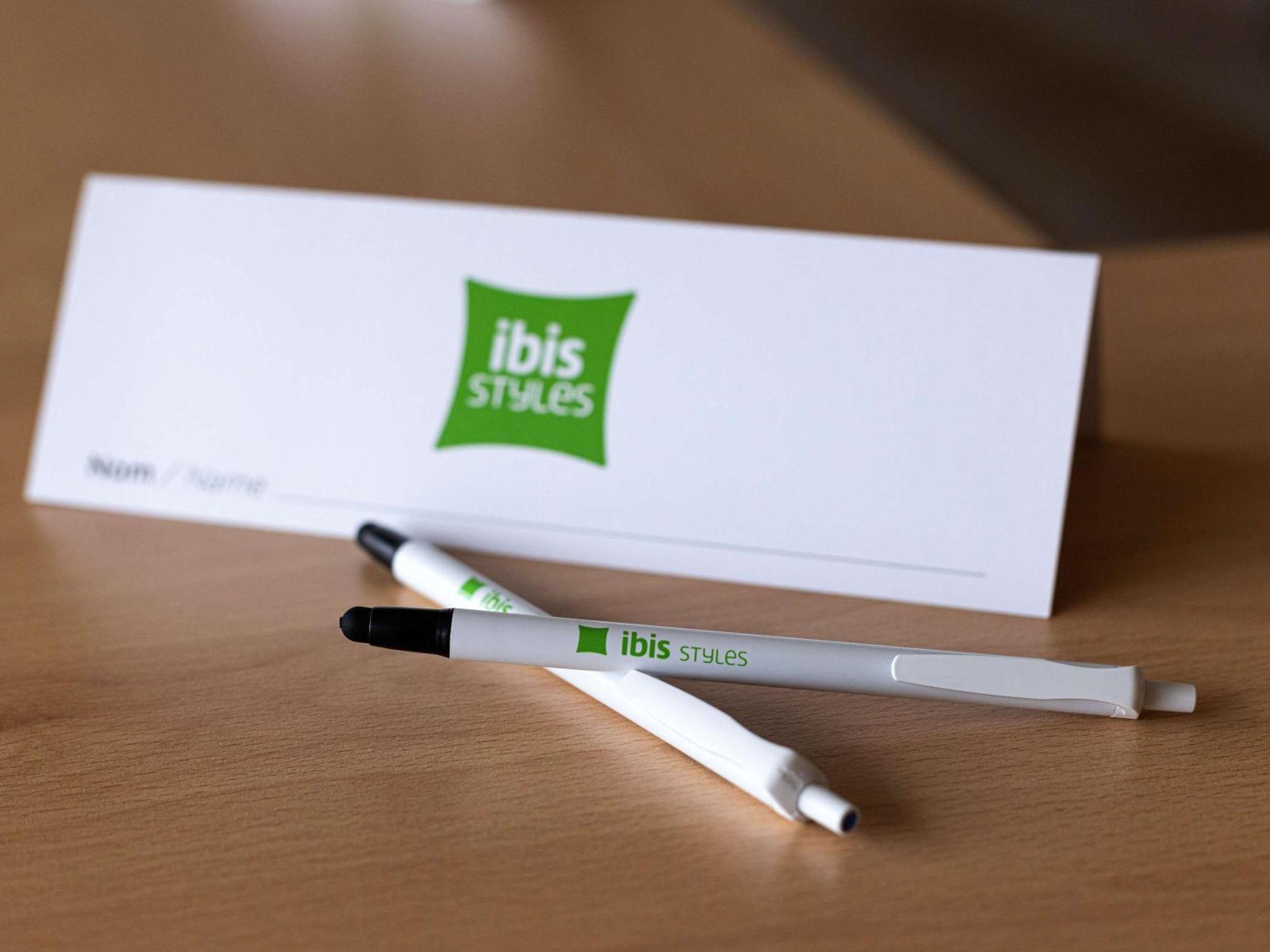 Hotel Ibis Styles Chinon Exterior foto
