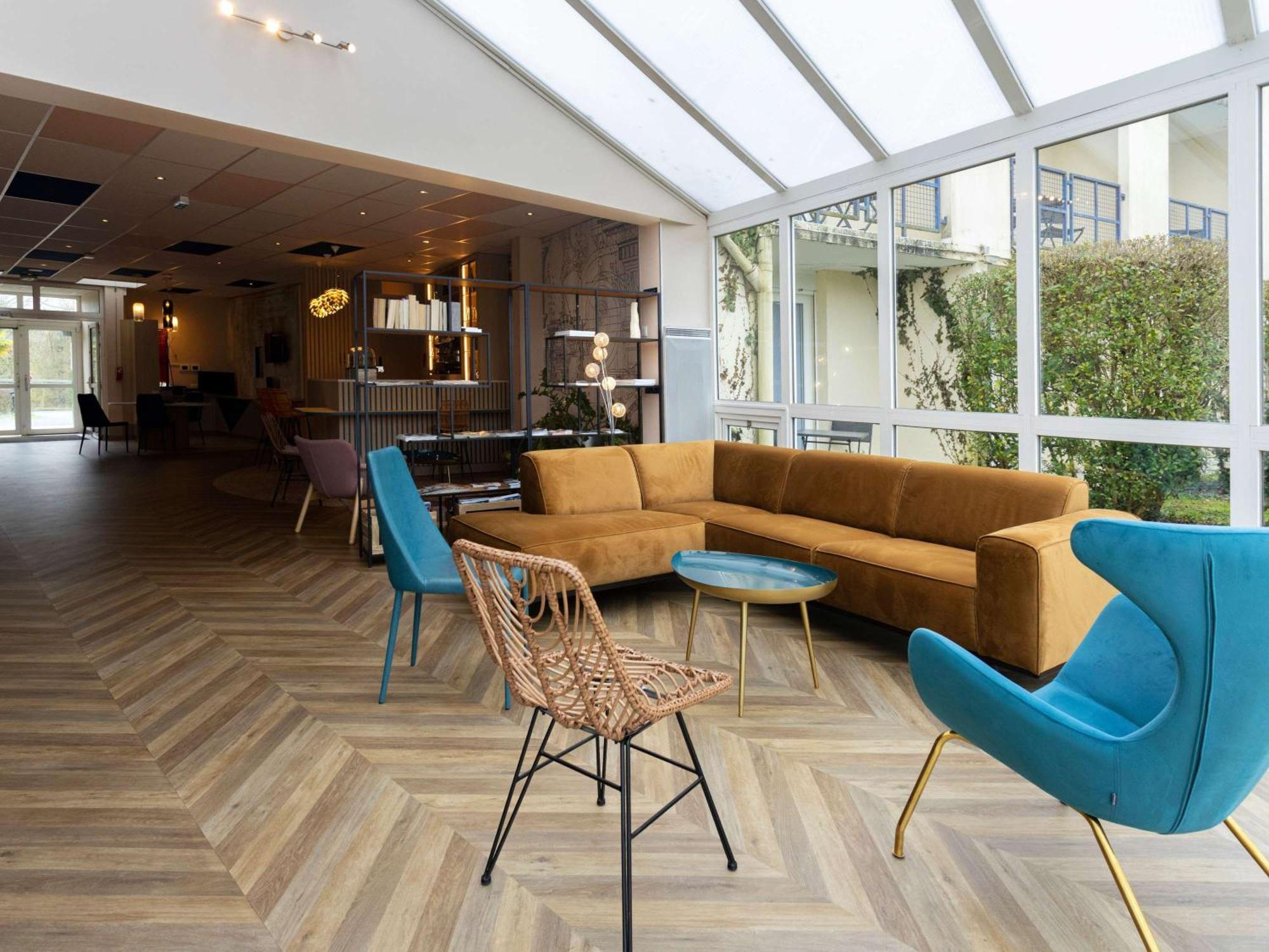 Hotel Ibis Styles Chinon Exterior foto