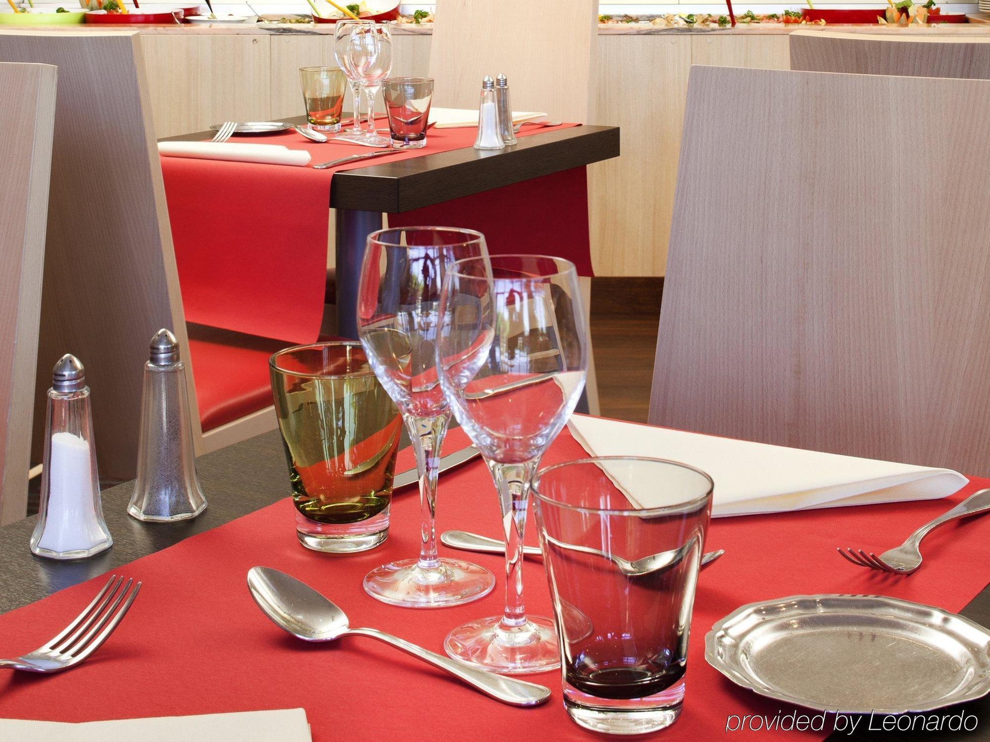 Hotel Ibis Styles Chinon Exterior foto