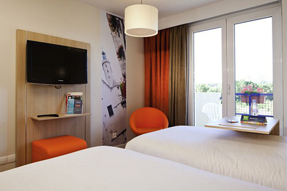 Hotel Ibis Styles Chinon Exterior foto